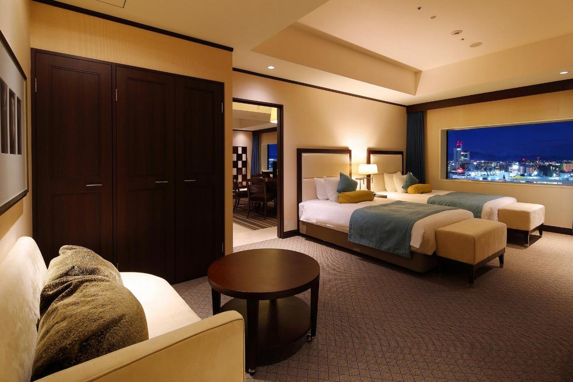 Ana Crowne Plaza Okayama By Ihg Hotell Exteriör bild