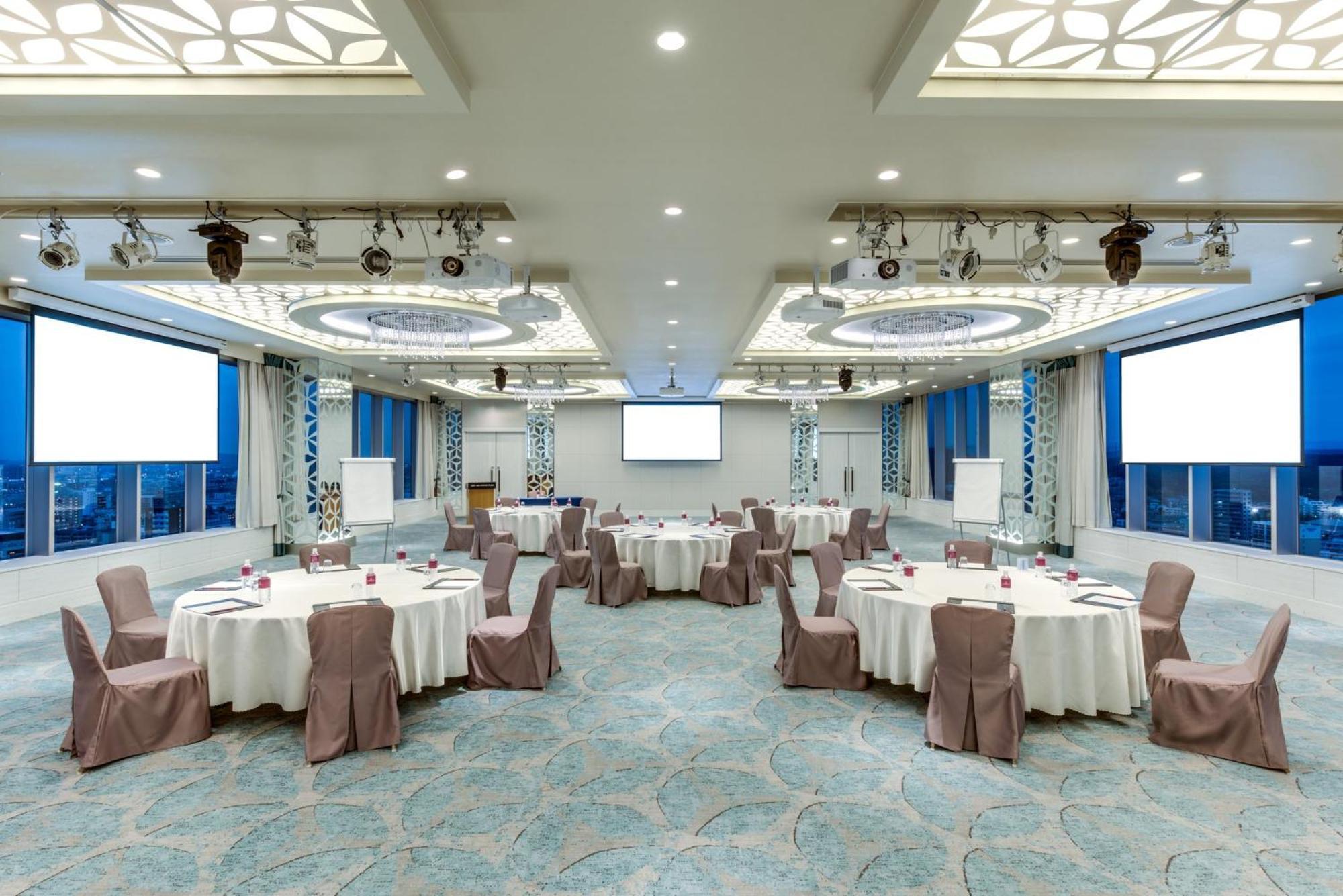 Ana Crowne Plaza Okayama By Ihg Hotell Exteriör bild